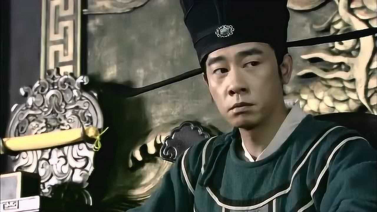 老头带乌盆上堂来告状谁料乌盆竟开口说话申冤围观群众看傻眼