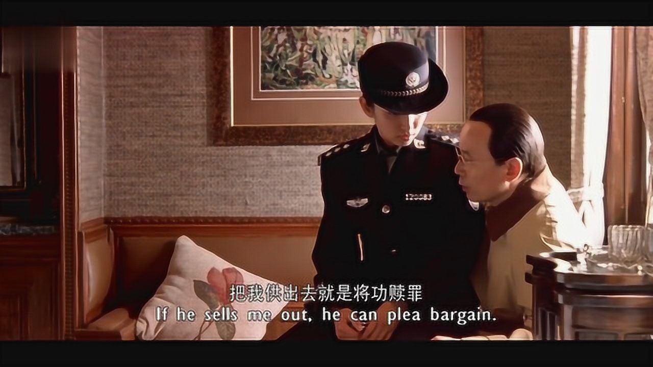 天下无贼:李冰冰为躲避警察追击,竟将自己扮成女警