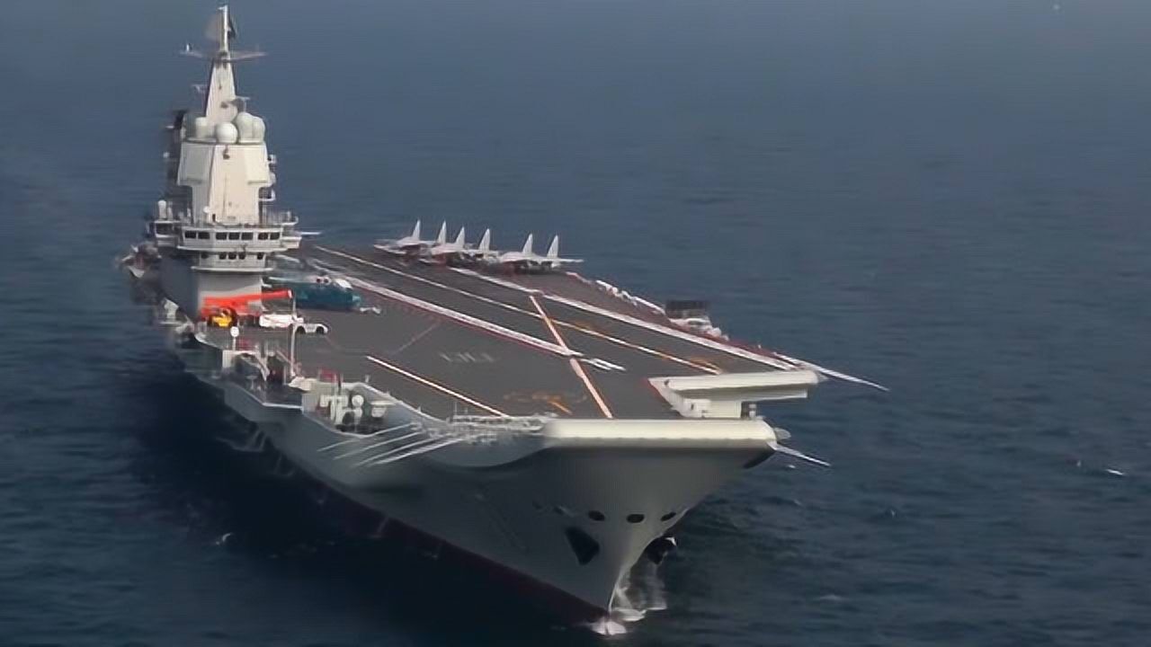 歼15有多占地方美国卫星镜头下的山东舰歼15太大了