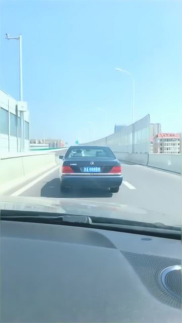 吉a88888虎头奔,车主肯定是东三省的风云人物