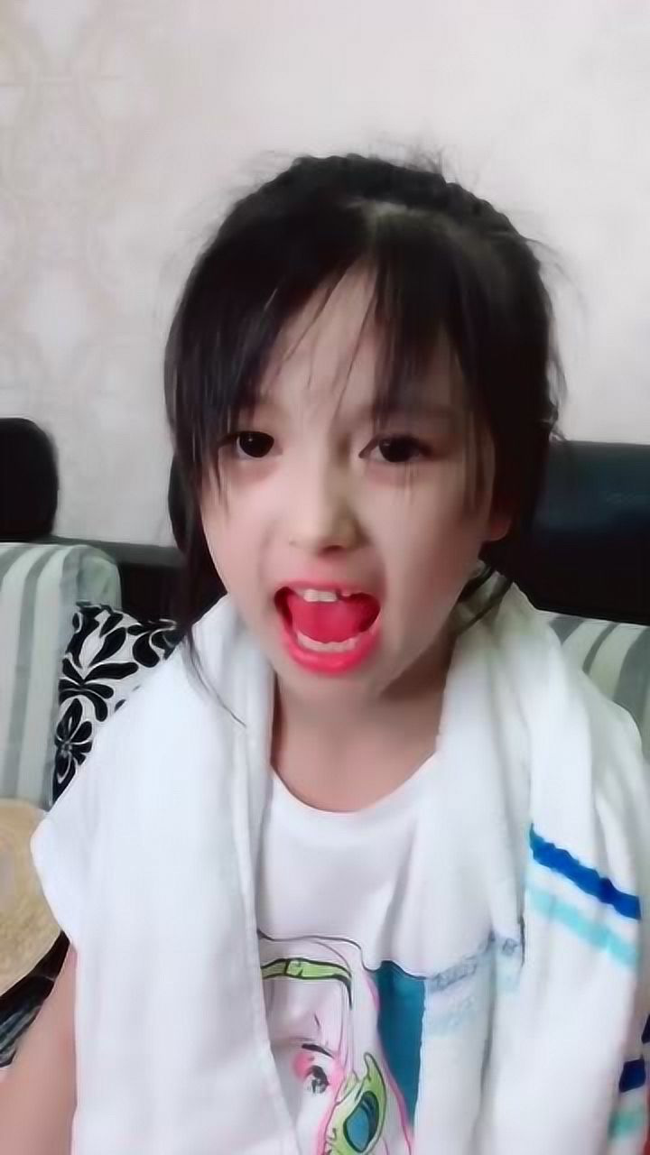 童模裴佳欣刚洗完澡的样子，接下来一个变身，惊艳众人！_腾讯视频