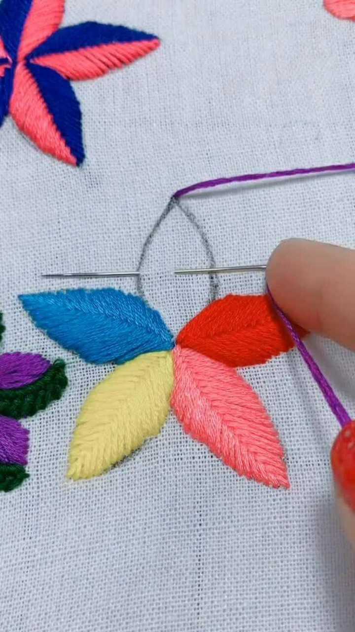 今天教大家一个不一样的小花绣法,简单易学,一看就会