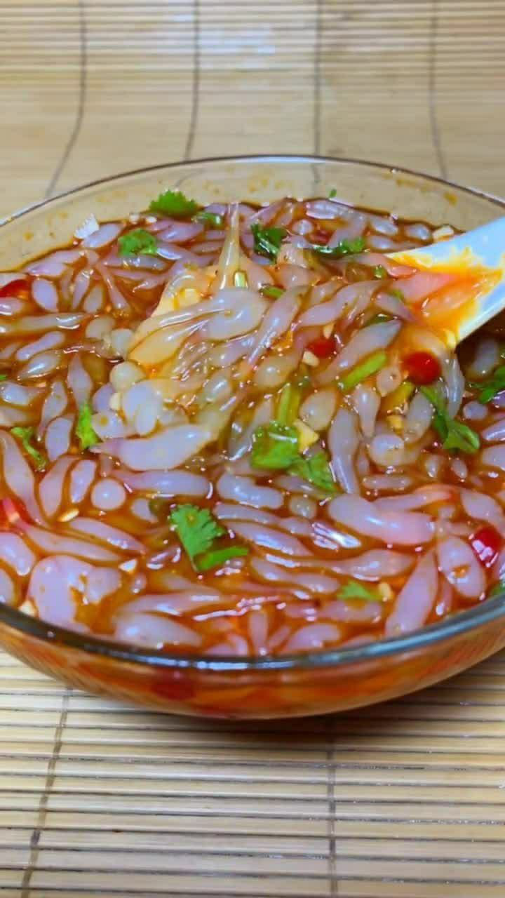酸辣口味的面鱼,放进冰箱里,口感会更好!