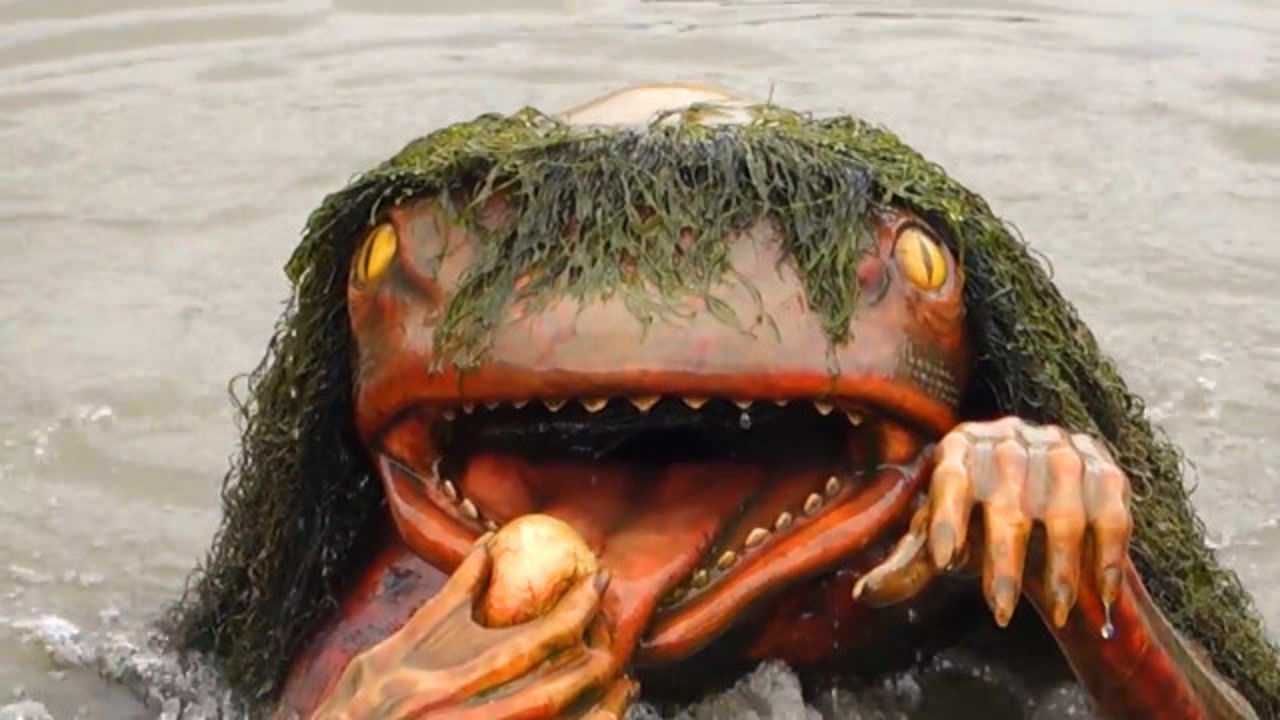 传说中的水鬼被人抓住看到水鬼真容后可真令人感觉不可思议