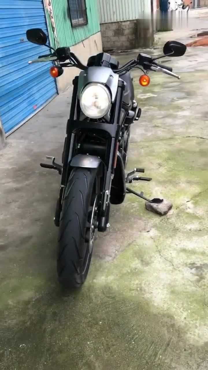 朋友的美国哈雷夜路德1250cc,这个价格我就不明白他为什么不买