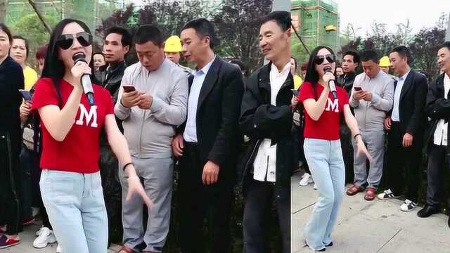 山坡女歌手陈思念翻唱《对面的小姐姐》,音色优美,舞姿也柔美