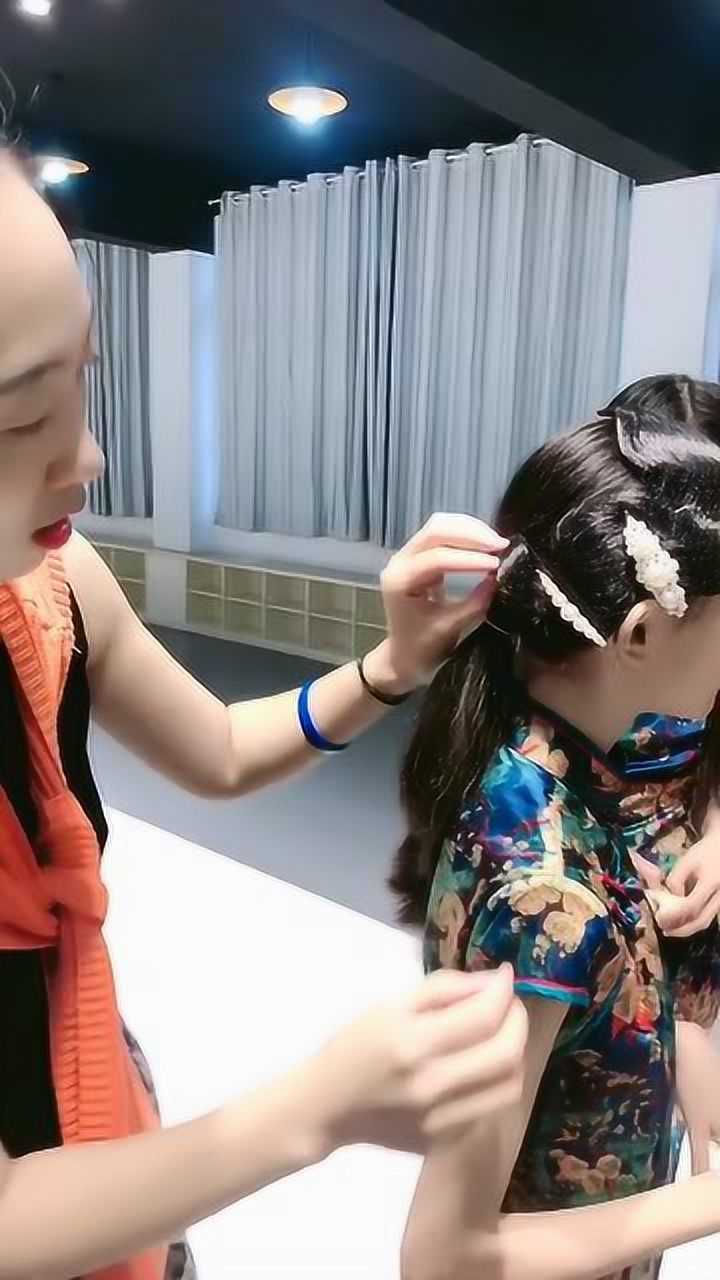 童模宋小睿不是富二代吗怎么瘦成这样连一条旗袍都衬不起来