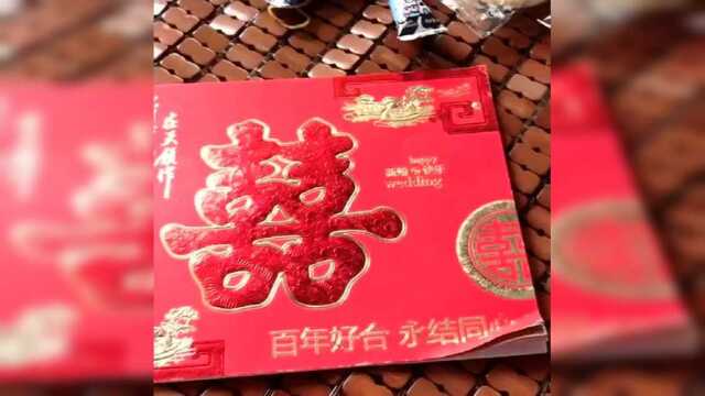 看完结婚时的回礼账本,感觉压力好大呀,抢个银行都不够随礼的!