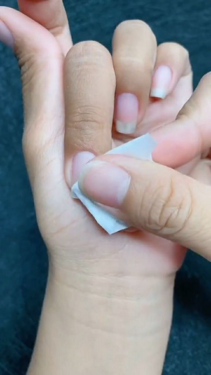 教你们如何卸美甲