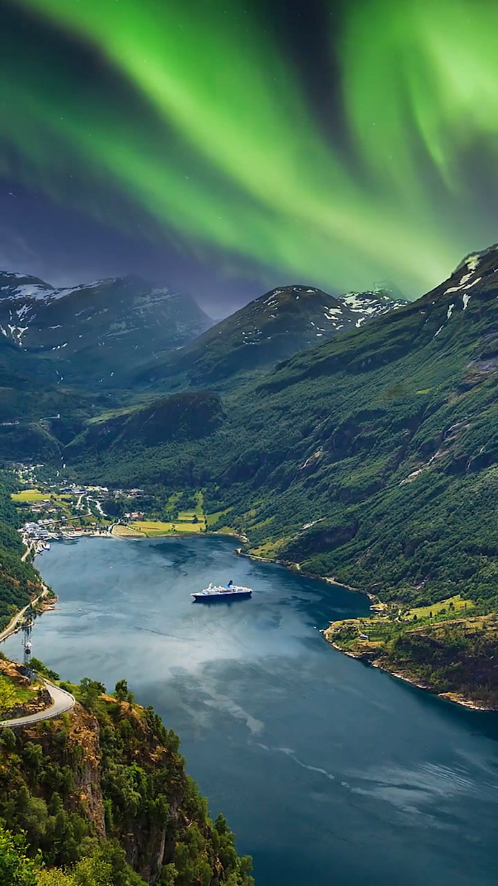 这是朋友发给我的,请问这是什么神奇景观呀,好美丽震撼风景