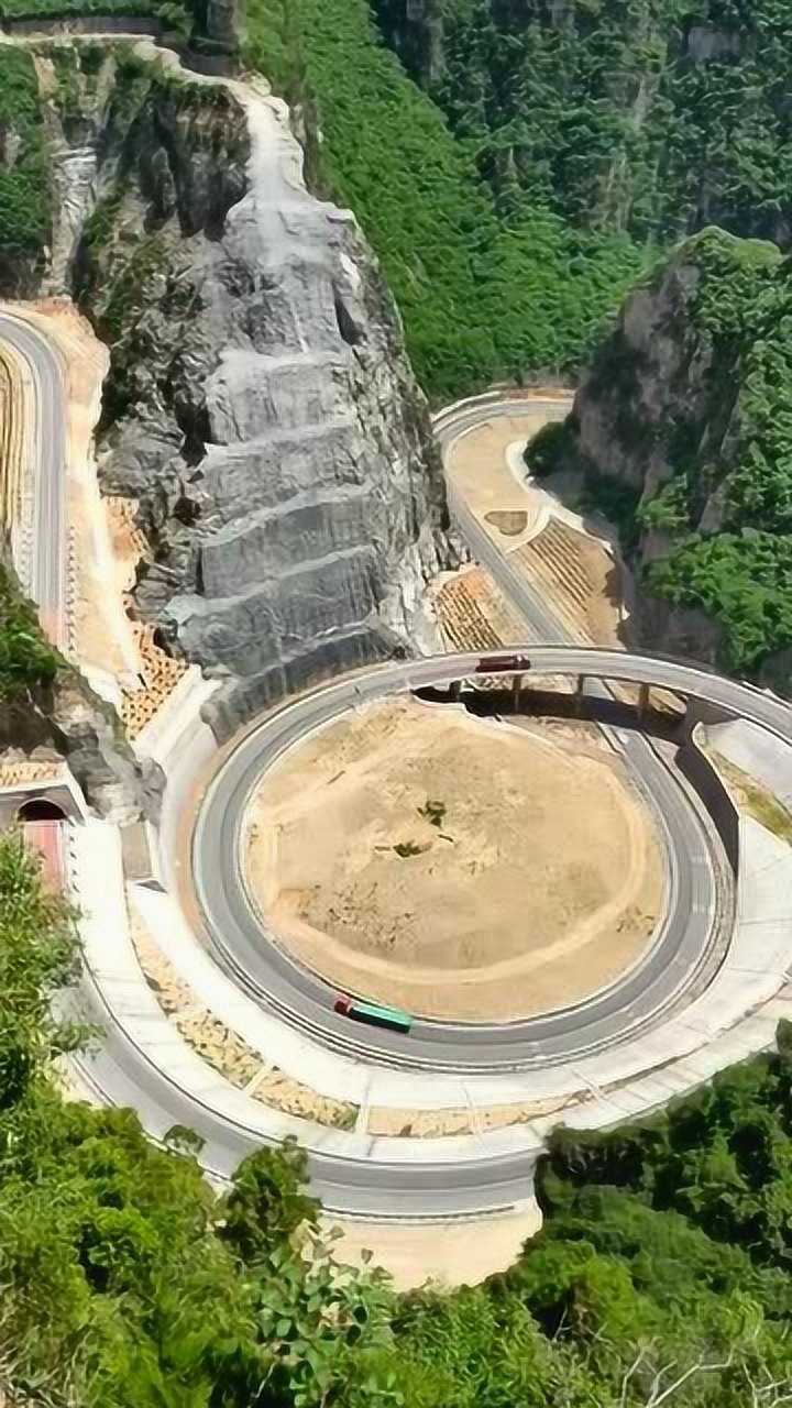 值得去自驾游的地方太行山208国道螺旋公路太壮观
