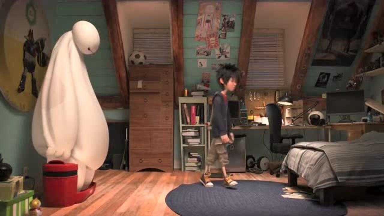 超能陆战队小宏终于给可怜的大白充上电了