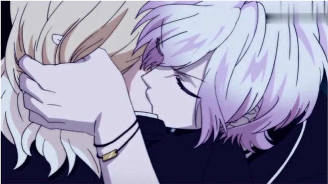 魔鬼恋人吸血鬼吸了口森唯的血体内饥渴感疯狂涌出于是直接抱森唯狂吸