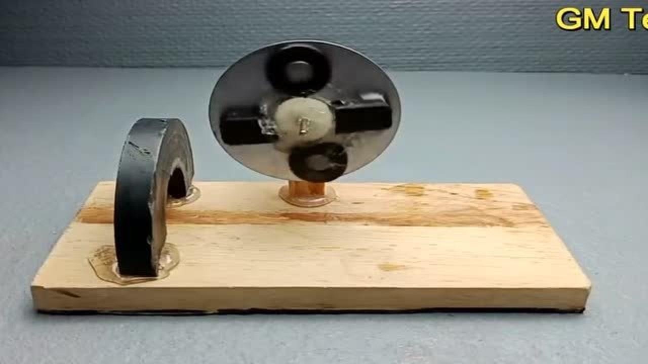 两块磁铁除了可以用来吸硬币还可以用来制作永动机