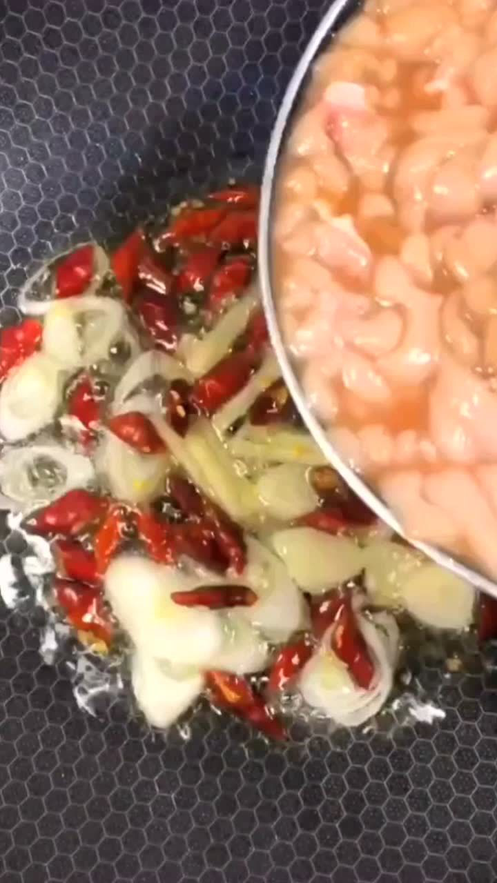 今天做一道菜爆炒睾丸男人健身房女人美容院成品欲罢不能