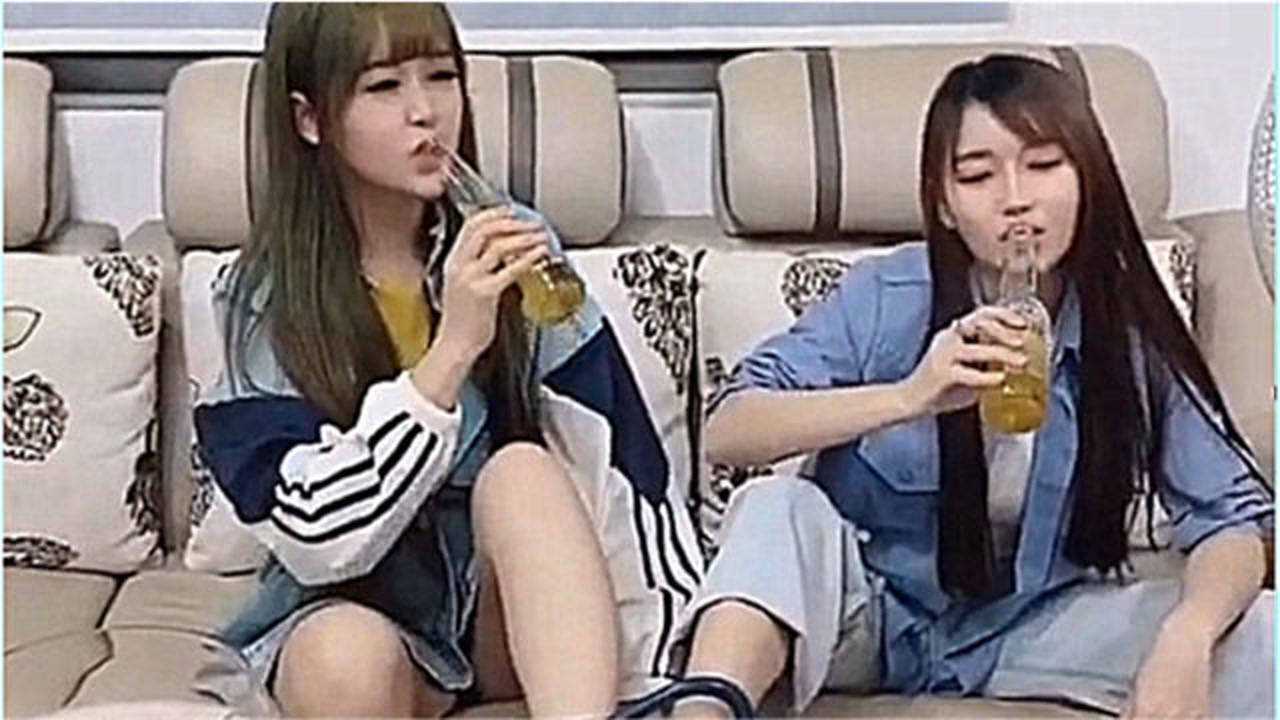 美女小姐姐的喝酒生死局,用锁把脚锁死!没把酒喝完谁都不许走!