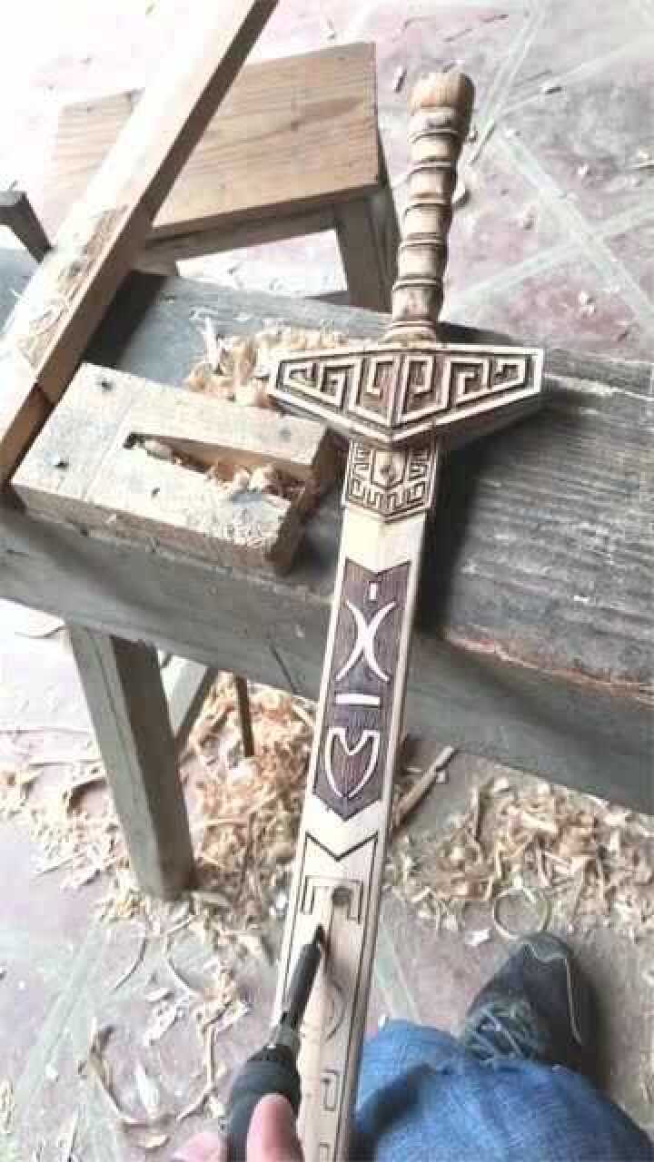 木头做的羲和剑和羲望舒剑,不愧是高手在民间,这真是巧夺天工