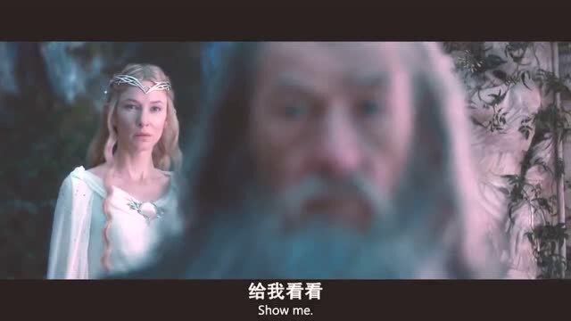 精灵女王与甘道夫心灵沟通,看透甘道夫带了东西,叫他拿出来看看