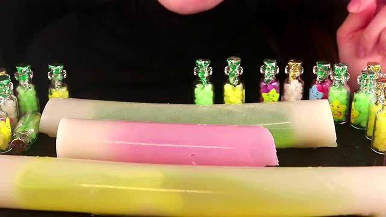 小姐姐吃超大号蜡瓶糖棒和星星糖,这支蜡瓶糖棒果汁非常足啊!