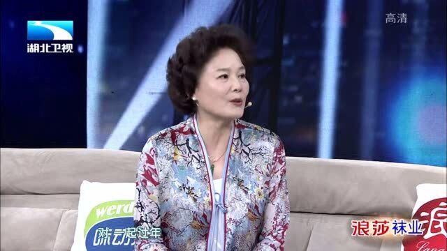 杨青老师从毕业后就加入国家话剧院,一辈子只在一个单位