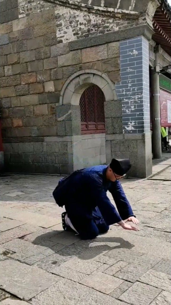 青城山道家师傅诚心拜泰山老奶奶