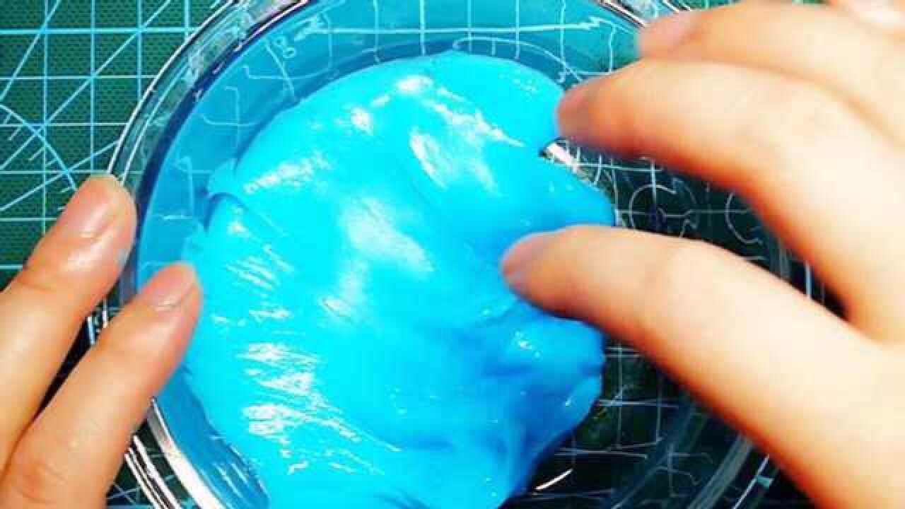 用自制剃须泡做出蓝色发泡泥,安全无硼砂,每个人都可以做出来