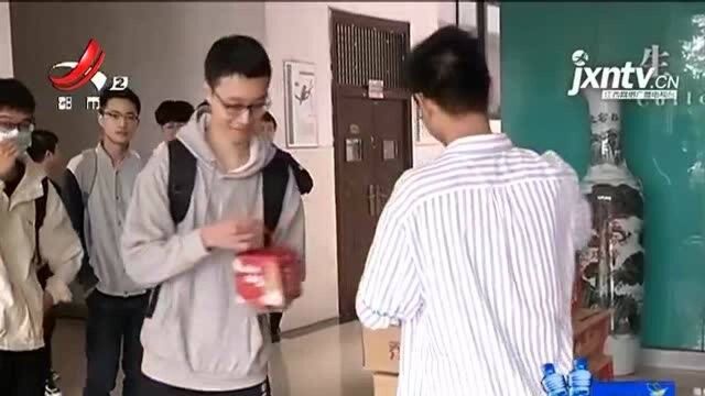 2020年中秋的第一块月饼 学校送给你