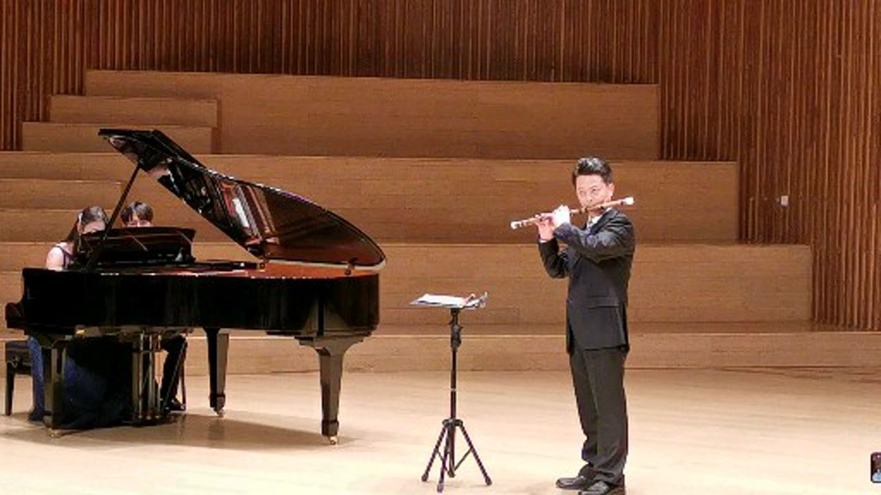 中国著名长笛演奏家袁非凡在重庆国泰艺术中心演出韵