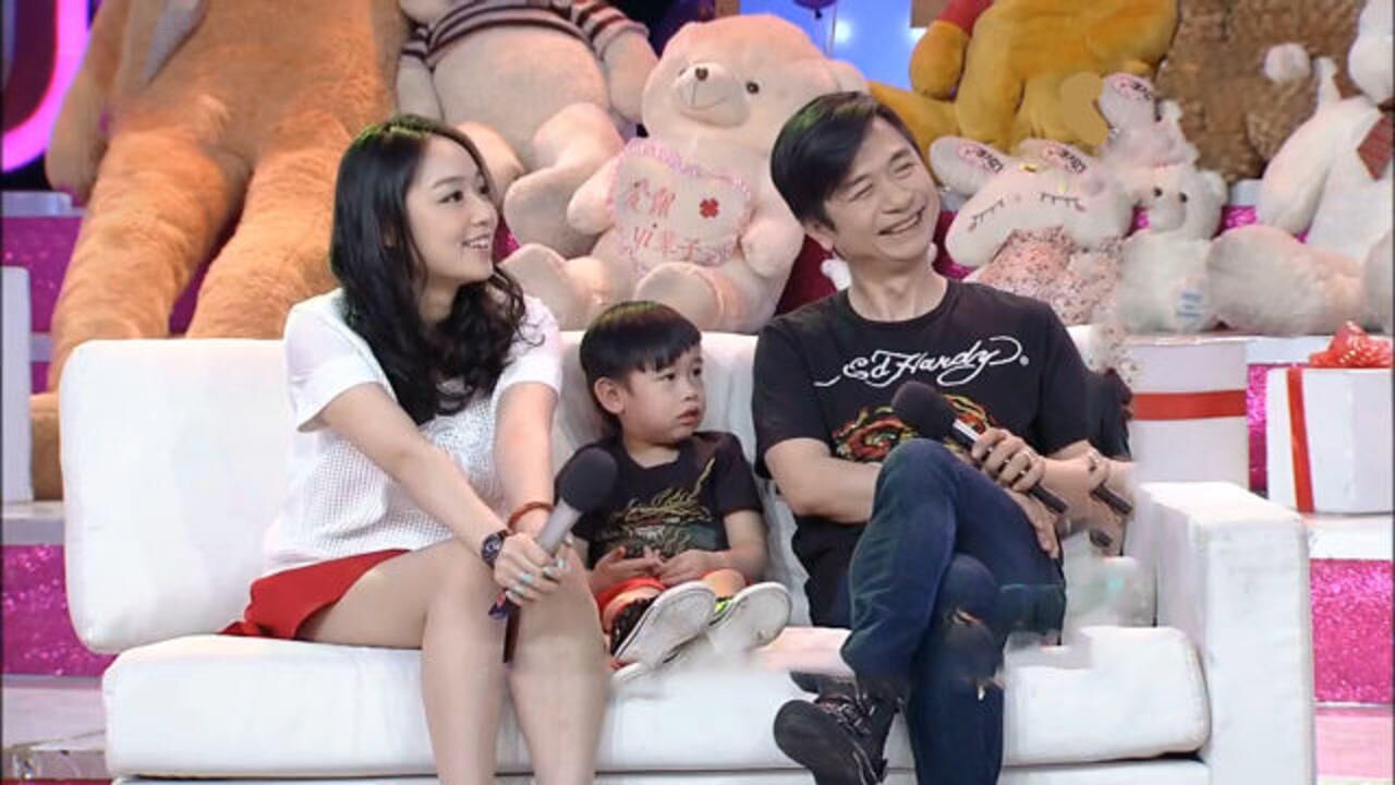 黄舒骏与妻子罕见同台相差24岁依然甜蜜直言要把老婆当女儿宠