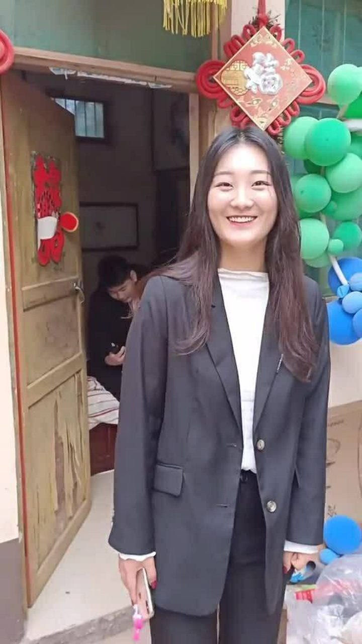 大衣哥儿媳妇太漂亮了,听说要当网红,你们支持吗?