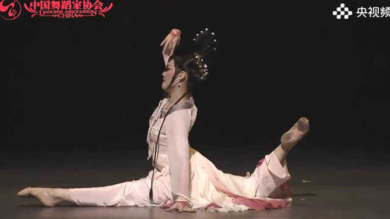 中国歌剧舞剧院杨峥月出佼人第十二届荷花奖古典舞评奖