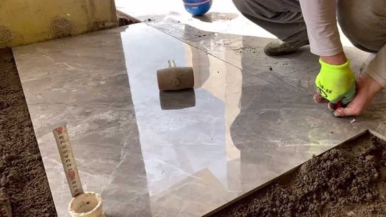 7501500地砖铺贴四川的瓦工师傅手艺就是好业主直竖大拇指