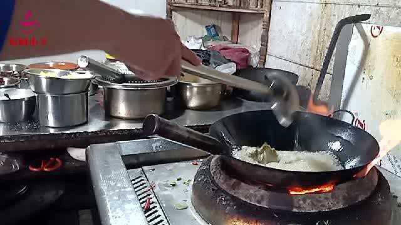 这才是厨师颠锅的正确姿势动作流利潇洒新手都该学学