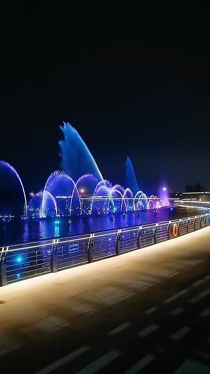 音乐喷泉#夜晚开放时间:19:0019:20和20:0020:20