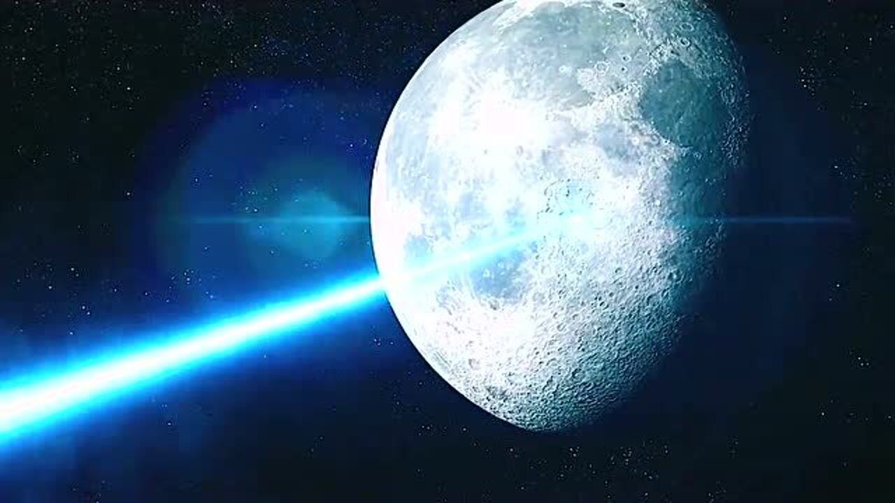 这个激光射线也太厉害了,竟能将月球射爆炸