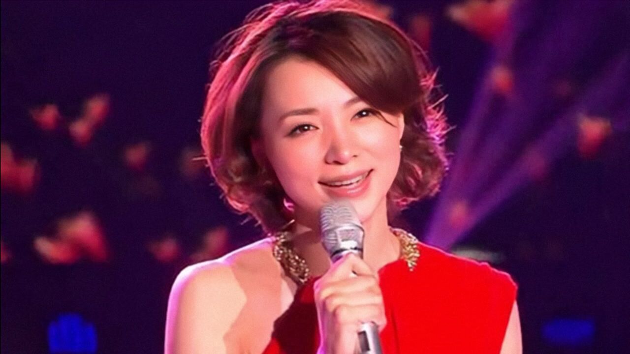 原来主持人也会唱歌! 董卿朱军合唱《敖包相会》,开口意外的好听