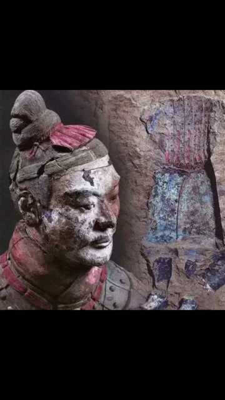 兵马俑刚出土都是彩色的栩栩如生场面非常震撼挖出碰到空气后表面的