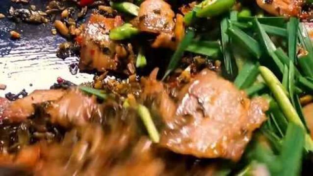 【盐菜回锅肉】四川人记忆里的家乡味道,肉下酒,盐菜下饭.