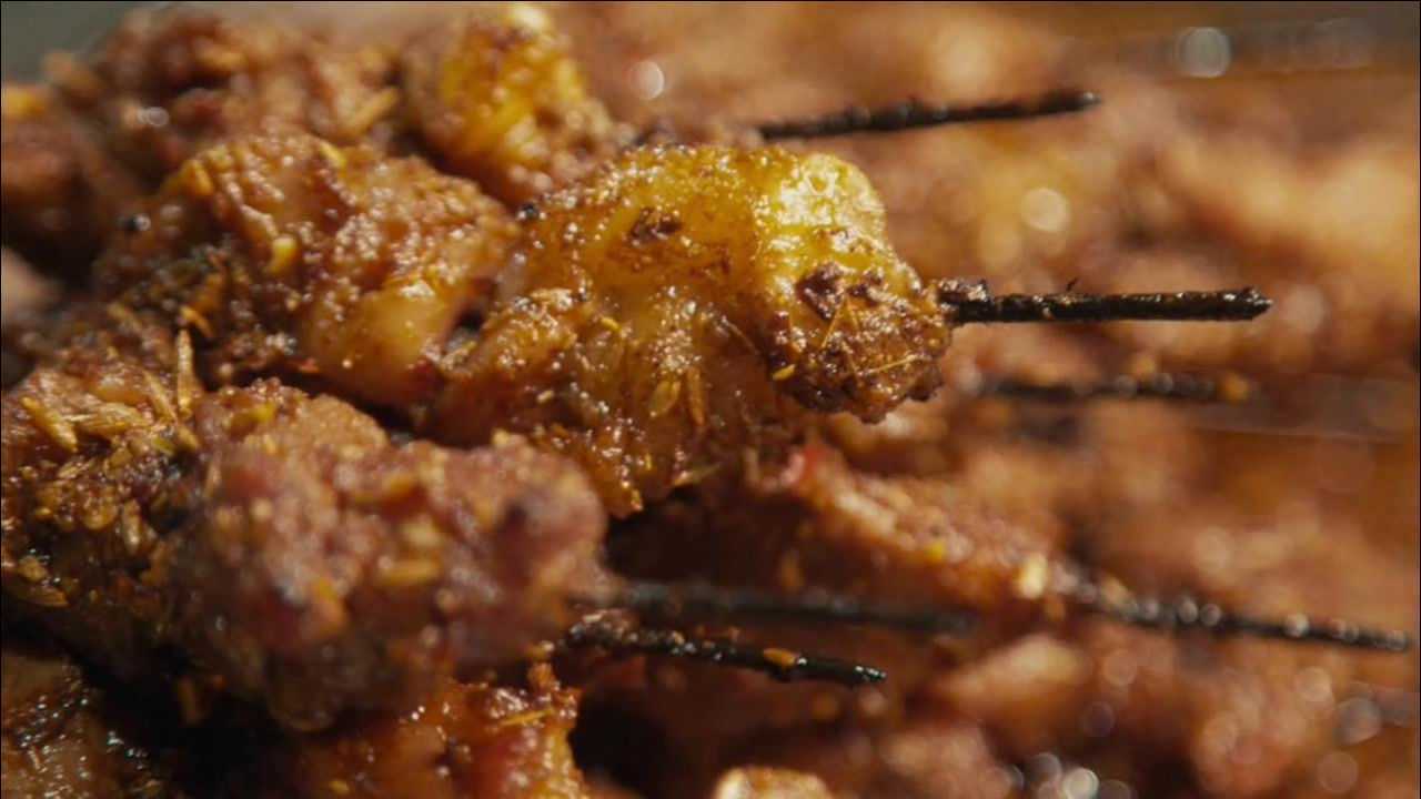 三原县焦亮烧烤,80元一斤的烤羊肉,很多人特意开车过来吃