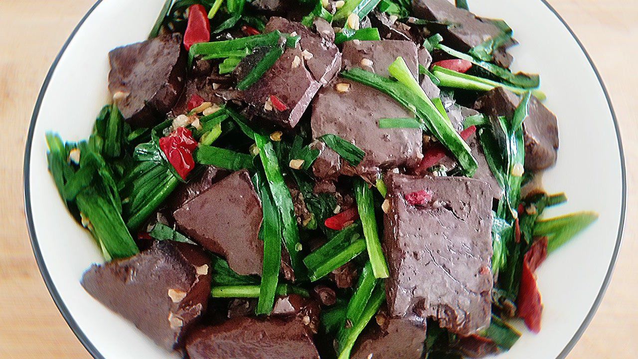 炒羊血时,记住别直接炒,多加这一步,羊血滑嫩好吃无腥味