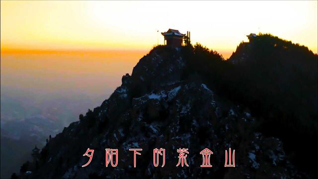 紫金山,位于山西省临县,主峰海拔1889米.瑞云为首,浓荫蔽日闻名晋西