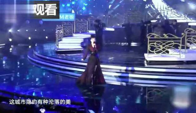 林忆莲演唱会一首《夜太黑》唤起多少记忆,无法自拔