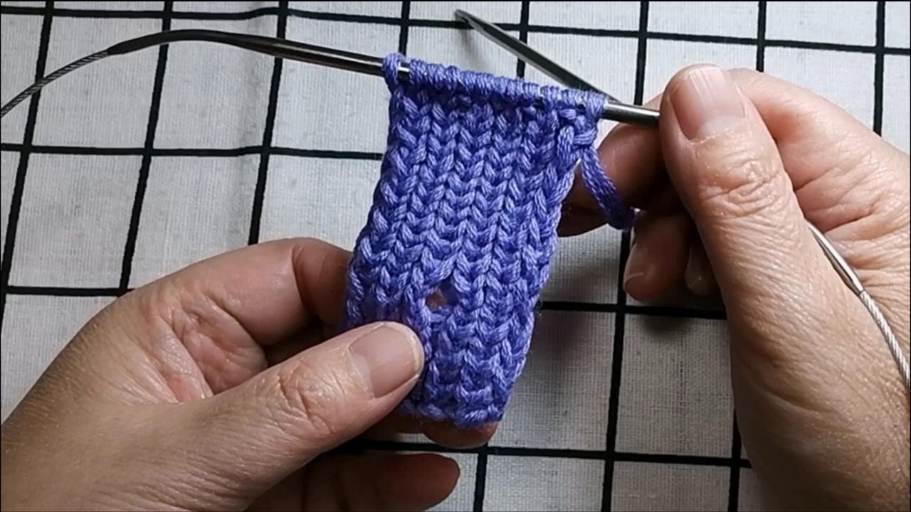 很少见的一种竖扣眼的编织方法,适合大家学习编织开衫毛衣的扣眼