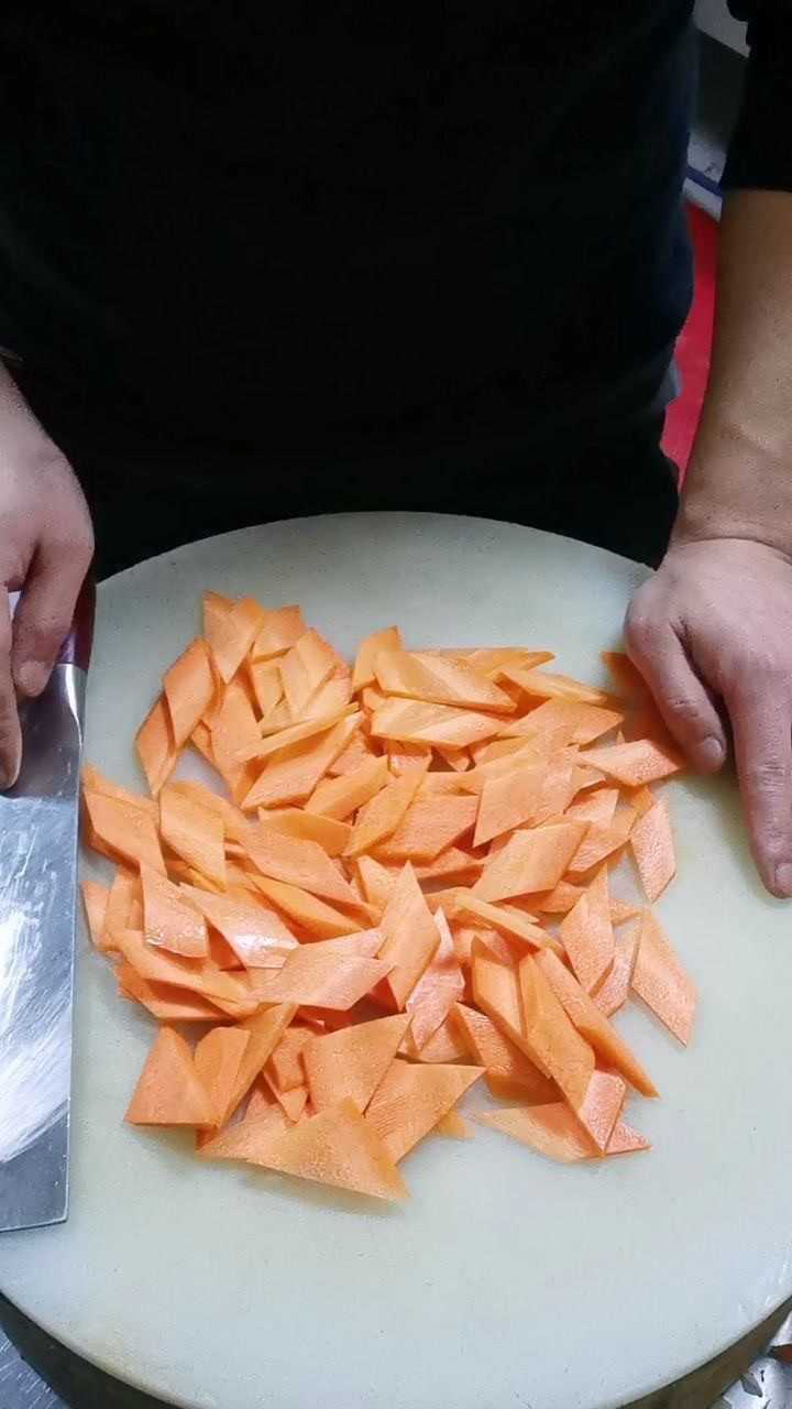 胡萝卜菱形片是这样切的