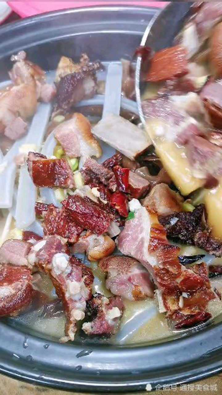 石锅腊排骨,家乡的味道,你多久没吃家乡腊味了