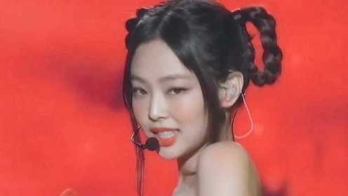 Jennie和红孩儿撞造型，可可爱爱不愧是妮