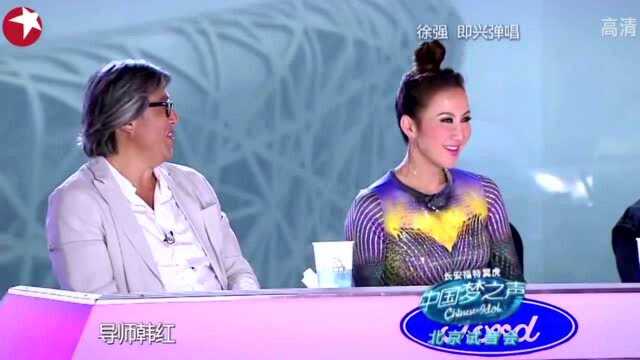 相声演员徐强琵琶即兴弹唱,现场讨好4位评委老师,让其乐开了花