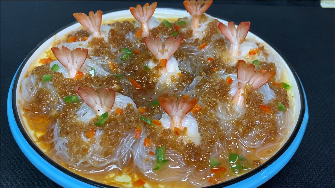 年夜饭必备的蒜蓉粉丝蒸虾仁,超高的颜值,做法简单又好看!