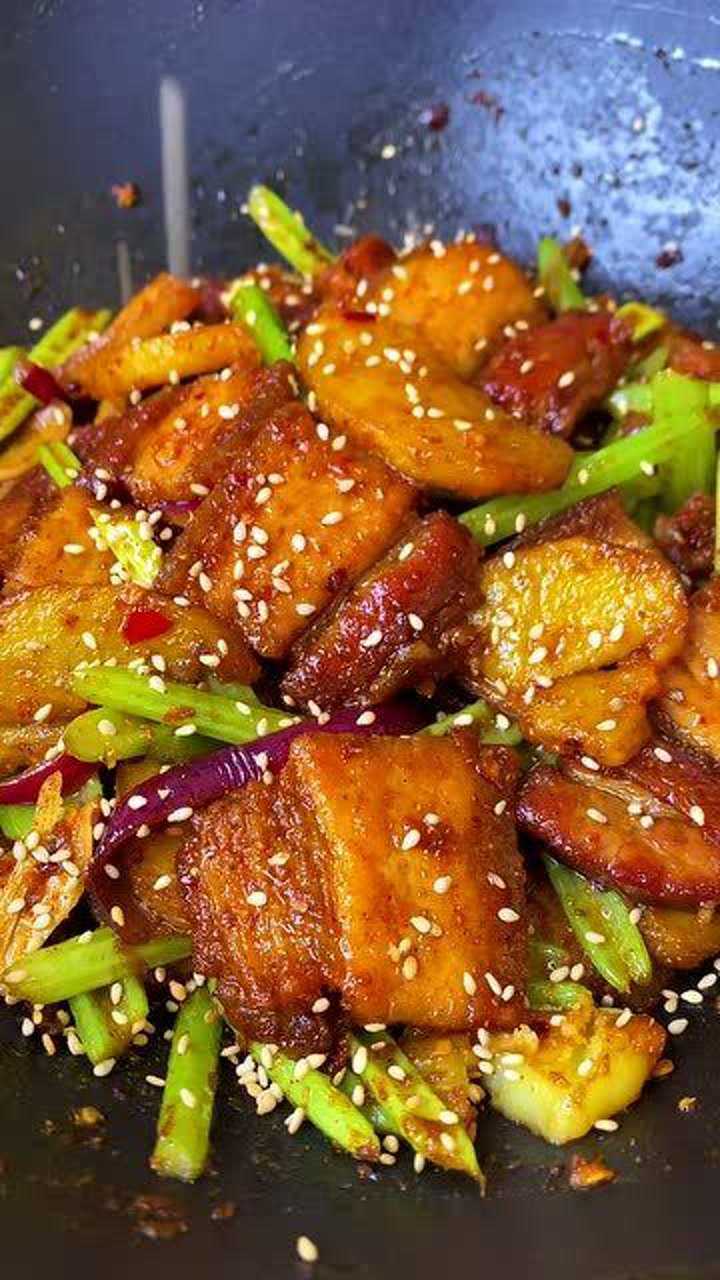 大厨教你在家做干锅肉片比红烧肉还要好吃香辣开胃做法简单