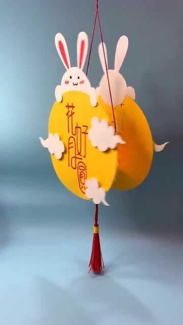 用旧瓶子和卡纸做一个可以点灯的灯笼给宝贝玩吧!